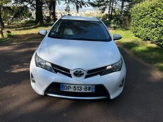 toyota auris touring sport
