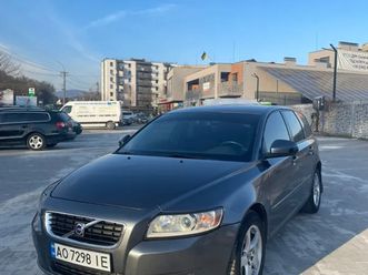 volvo v50 2009