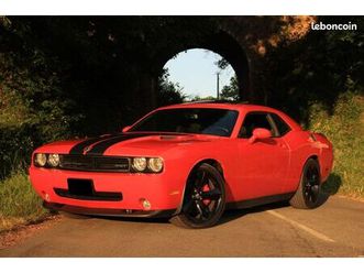 a saisir superbe dodge challenger srt8 6.1 hemi 425ch - 100% francaise - carnet entretien complet - vidange de boite ok - 2 pneus neufs - plaquettes arrière neu