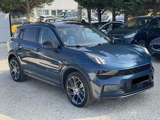 lynk & co 01 plug-in hybrid 75 km hatótáv. panoráma tető. 360 kamera. 20 felni