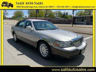used 2005 lincoln town car signature