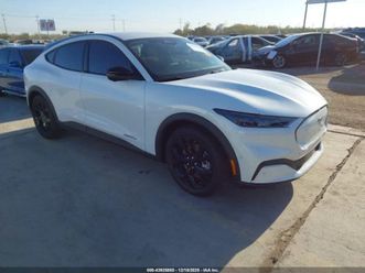 ford mustang mach-e select