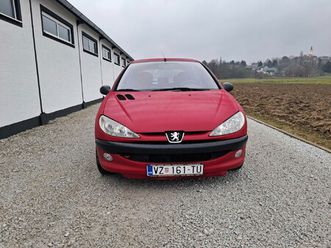 peugeot 206, 1.4 i, 2003.,godište, nije uvoz, prijeđenih samo 130 000 km, cijena 1360 eura