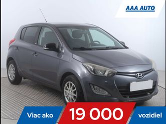 hyundai i20 1.2, initia, serv.kniha, klíma