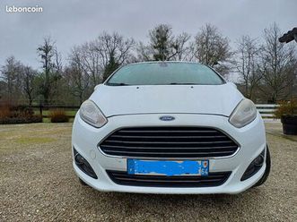 vends ford fiesta