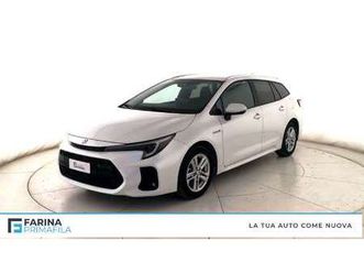 1.8 hybrid e-cvt 2wd top