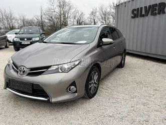 toyota auris touring sports 2.0 d-4d limited navi-kamera-ülfűt-radarok-tempomat-v.horog-alufelni