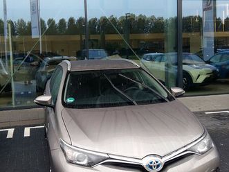 toyota auris touring sports - 1.8 hybrid executive