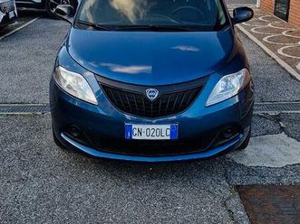 lancia ypsilon 1.0 firefly hybrid