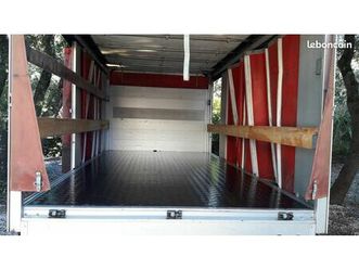 nissan cabstar bache rouge