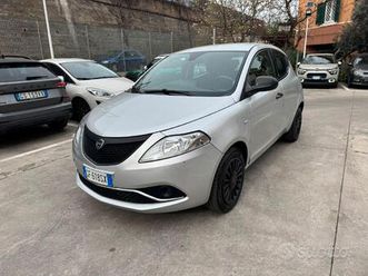 lancia ypsilon 1.0 hybrid silver