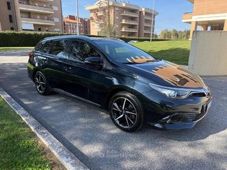 toyota auris sports touring