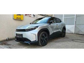 toyota urban cruiser elektro awd 61kwh lounge +bi-tone