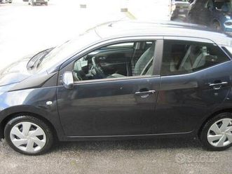 toyota aygo 1.0 vvt-i 69 cv 5 porte x-play tss sol