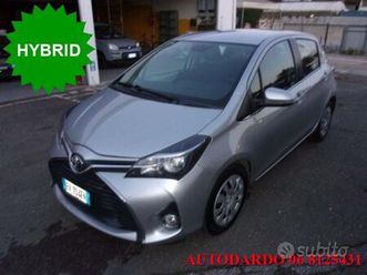 toyota yaris 1.5 hybrid 5 porte lounge