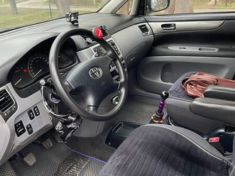 toyota avensis verso