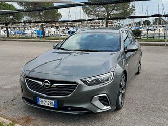 opel insignia gsi 4x4 station wagon diesel 210 cv.