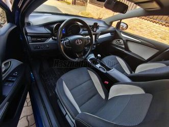 toyota avensis touring sports 1.6 d-4d active