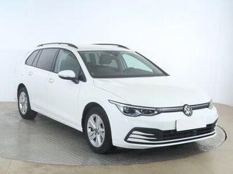 vw golf life 2.0 tdi serv.kniha, navigácia, tempomat