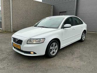 volvo s40 voiture particulière (jj-668-v)