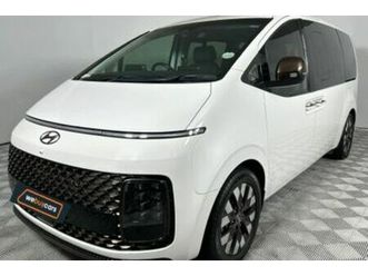 2022 hyundai staria 2.2d luxury auto