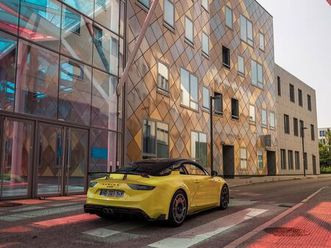 alpine a110 r carbone akrapovic, atelier vanille, série limitée 1 of 110, reprise possible