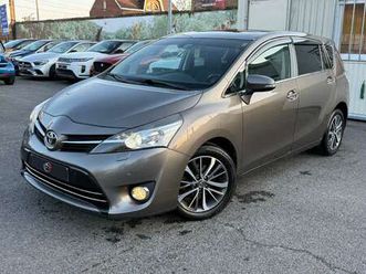 1.6 d-4d premium / 7 places / pano / camera