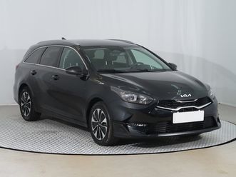 kia ceed gold 1.5 t-gdi automat, serv.kniha, navigácia