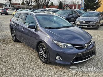 auris touring sports 2.0 d-4d lounge