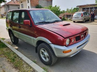 nissan terrano 2,4i