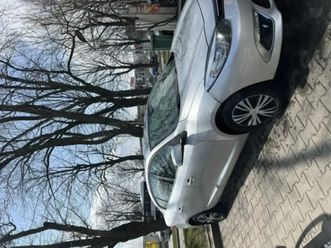 de vânzare mașina familiei, bine întreținută