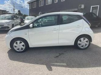 aygo 2ª serie aygo 1.0 vvt-i 69 cv 5 porte x-clusiv