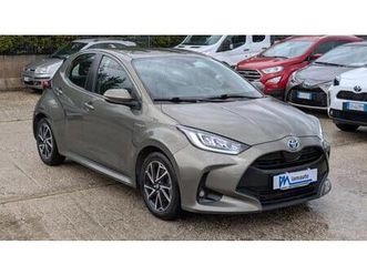 toyota yaris hybrid 1.5cc 92cv camera post. automatica cruise