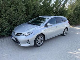 toyota auris touring sports 1.8 hsd lounge (automata) nagyszerviz elvégezve a toyotánál