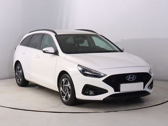hyundai i30 life 1.5 t-gdi mhev 48v automat, serv.kniha, navigácia