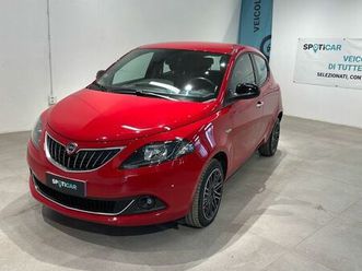 lancia ypsilon 1.0 firefly 70cv hybrid gold