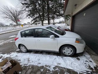 2011 nissan versa hatchback