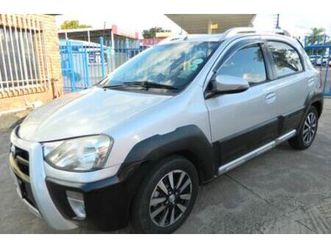 2015 toyota etios cross 1.5 xs 5-dr