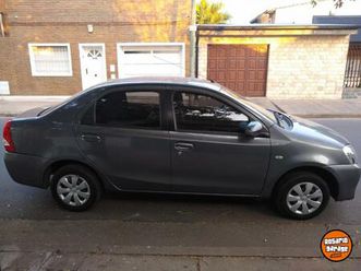 toyota etios sedan 2016 titular