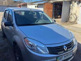 renault sandero 2010