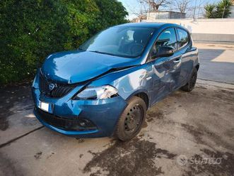 lancia ypsilon 1.0 hybrid incidentata