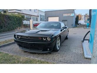 dodge challenger rt v8 mit 5,7 liter & zylinderabschal