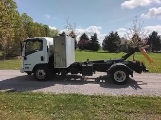 2019 isuzu nrr 5-ton hooklift - g-license - new emissions svc