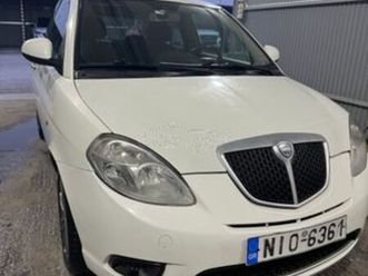 lancia ypsilon 2010