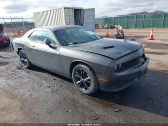 dodge challenger 3.6l sxt awd