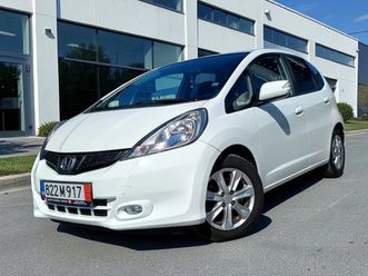 honda jazz автоматик фейслифт 1.4 100ps 170000км. като нова
