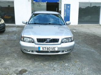 volvo v40 1.6i (192.000 kms/ano 2003) junho/03