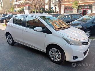 toyota yaris 1.0 5 porte lounge