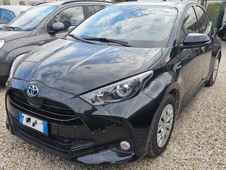 toyota yaris 1.5 hybrid 5 porte business
