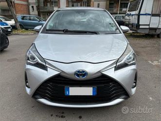 toyota yaris 1.5 hybrid 5 porte active